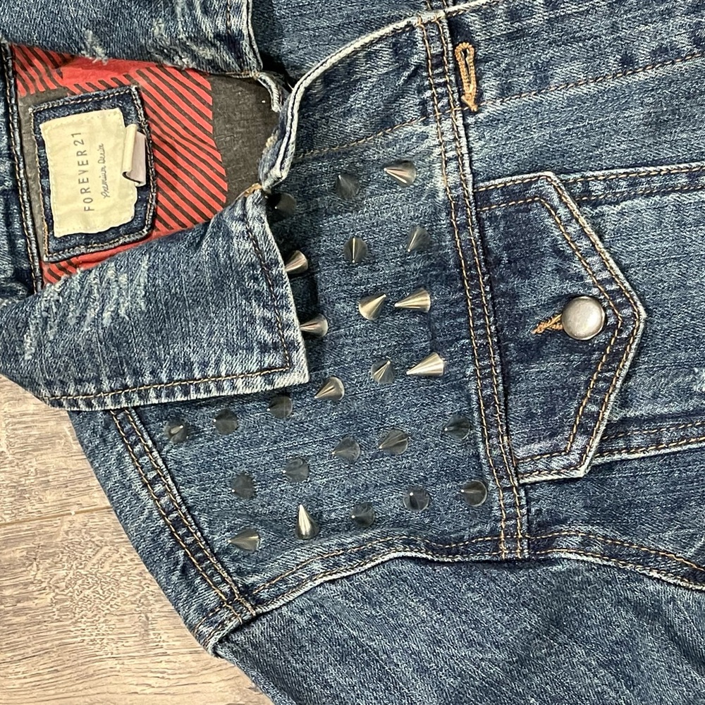 NEW! Distressed denim jacket - Picture 2 of 4